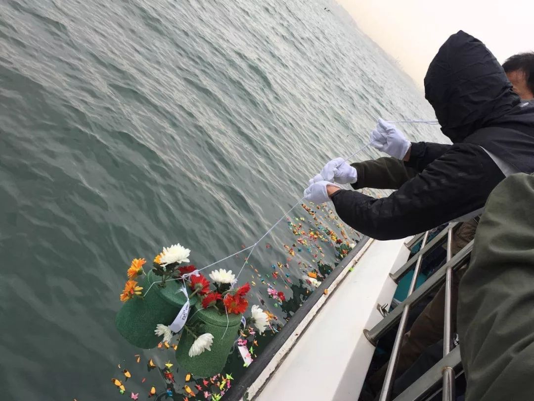 百余位逝者魂归大海 哈尔滨市在大连举行第26次海葬活动