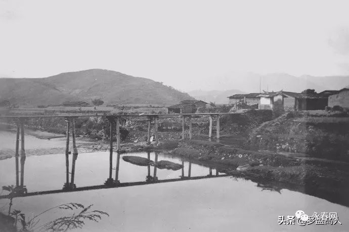 1900年代,由地下流經溪床而出的蓬壺煙熅天然溫泉.