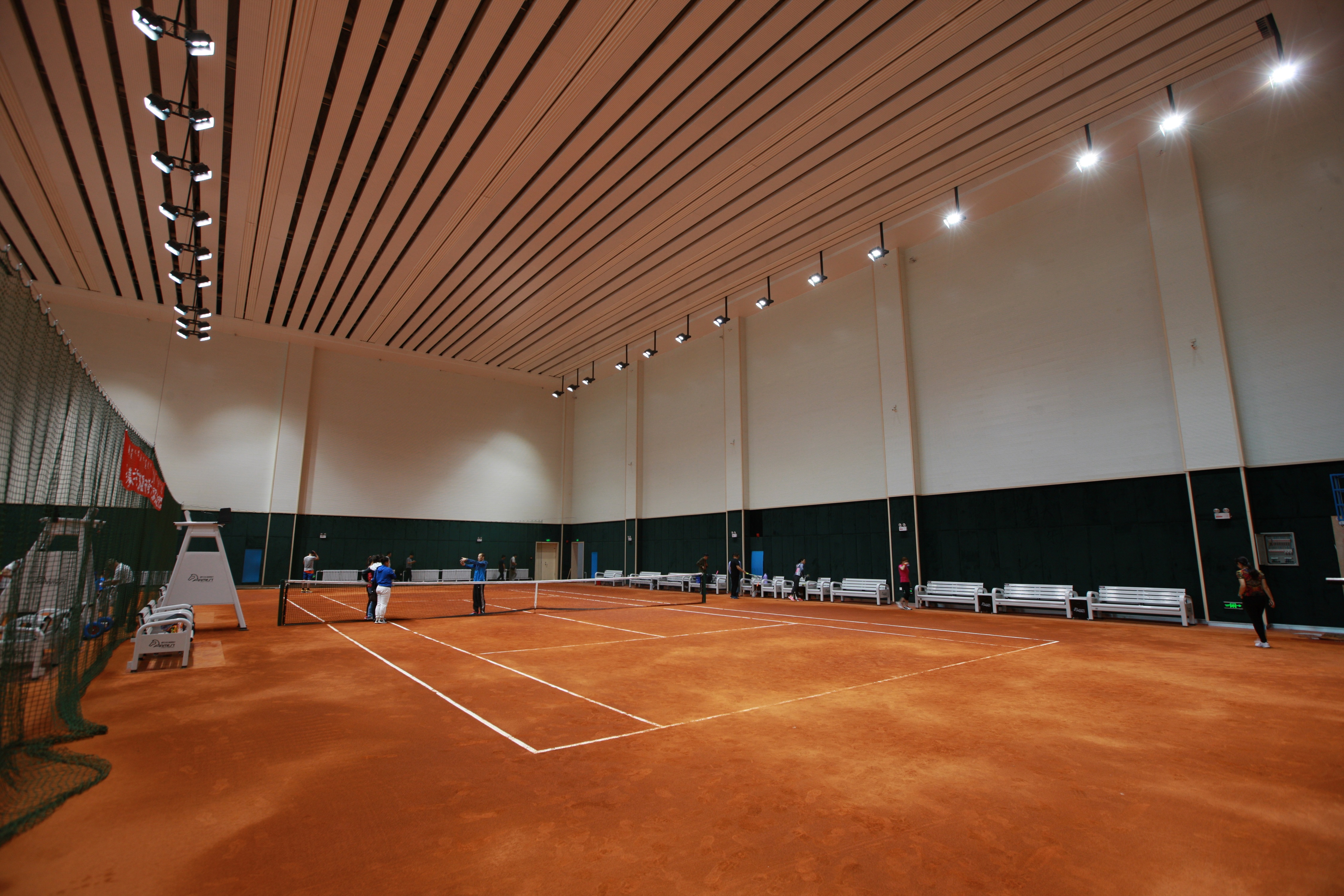 红土赛季即将拉开帷幕,网球场照明设计有哪些布灯方式?