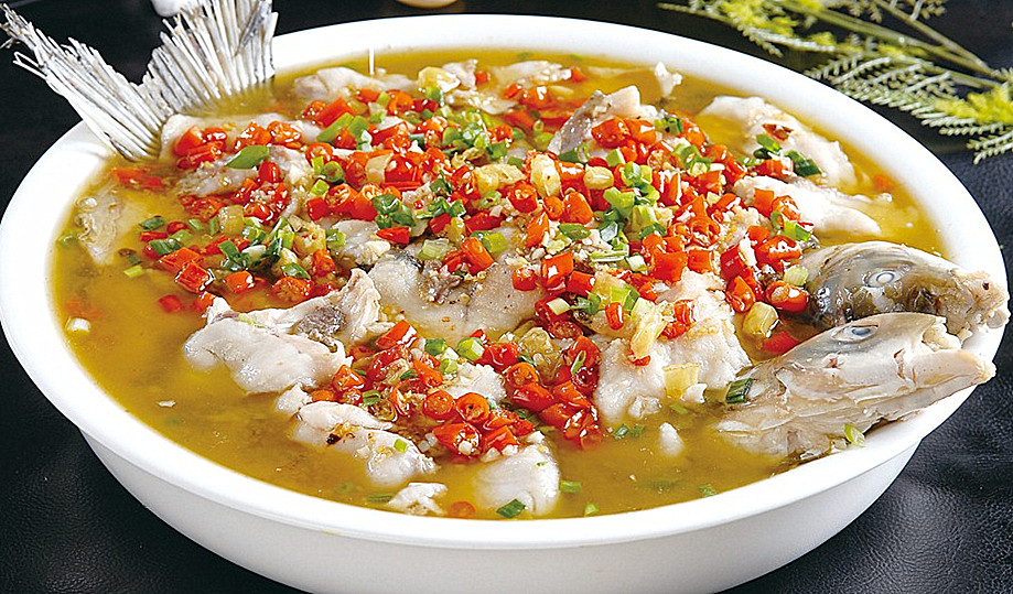 草鱼最美味家常做法,加一样东西,酸辣开胃,肉质嫩滑,超级下饭