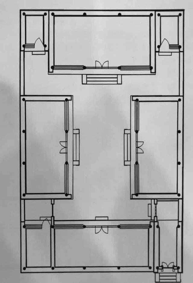间耳房,成为三正两耳,共五间.如果院落窄小,仅有四间房的宽度时