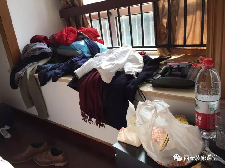 新房入住以後,晚上睡覺衣服扔哪?4.