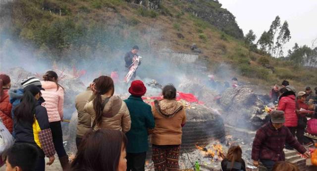 贵港这座状元坟又火了每天成百上千人前去祈福