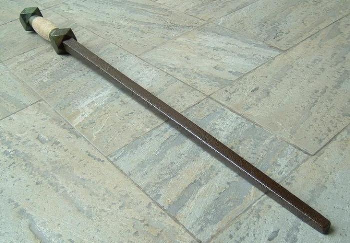 柳叶刀:中国古代腰刀的一种,从名字上看,柳叶刀的外观很像柳树的叶子