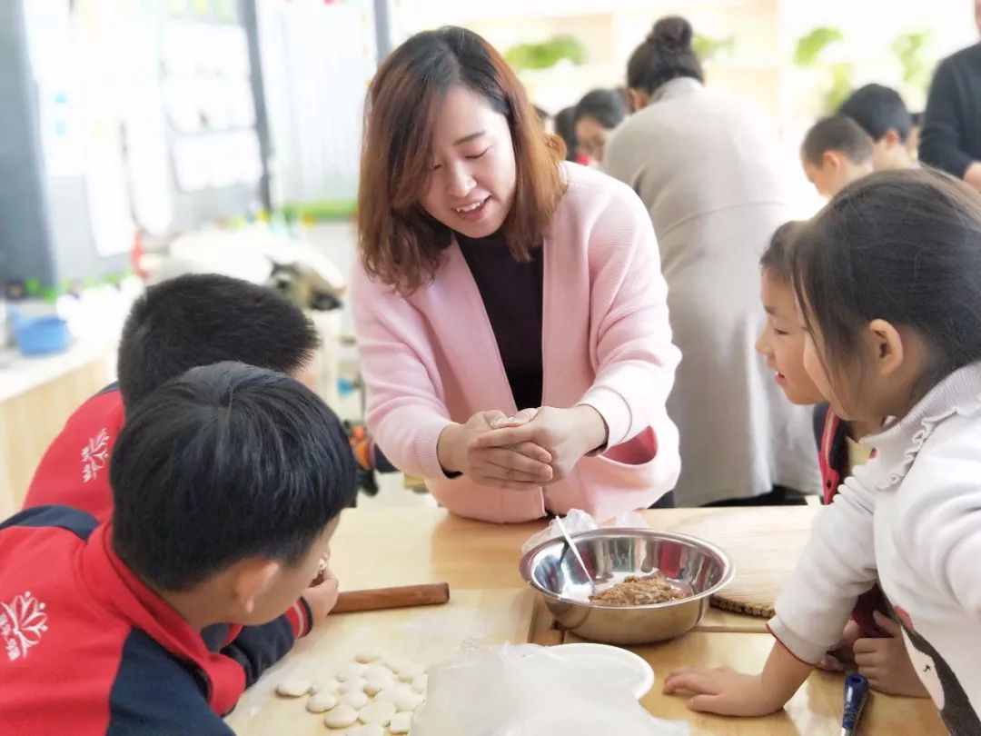 蓮華招聘加入我們在這裡飛馳人生