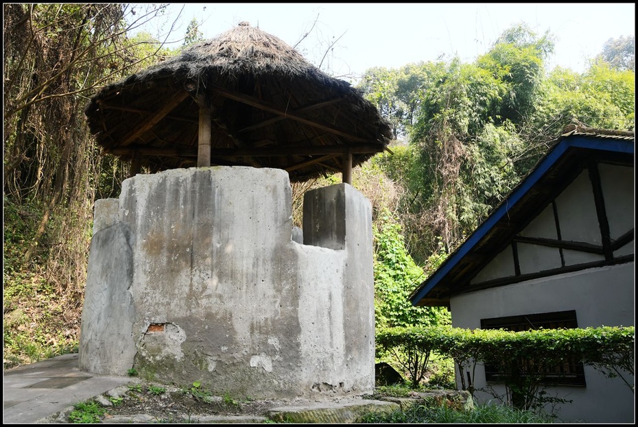 青山埋忠骨紅巖鑄英魂重慶歌樂山中美特種合作所集中營之渣滓洞下