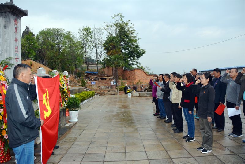 各中小学校,社会各界人士纷纷通过到县烈士陵园,小街乡孙兰英烈士纪念