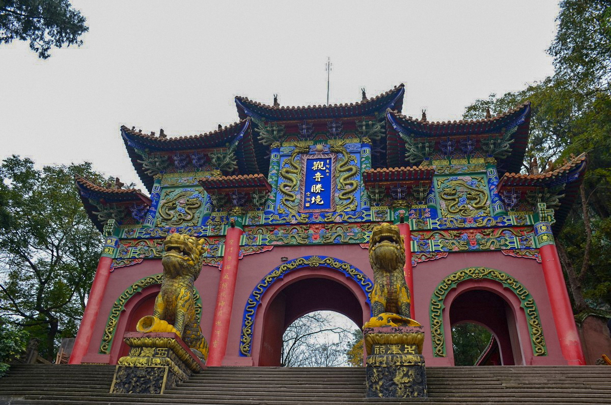 遂寧靈泉寺:隱秘的靈泉,神秘的陰陽墳,最大的觀音神像