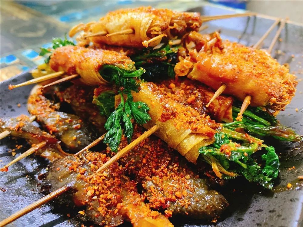 藏在小巷里的麻辣串可以喝的养生汤底当天古法熬制77折暴走