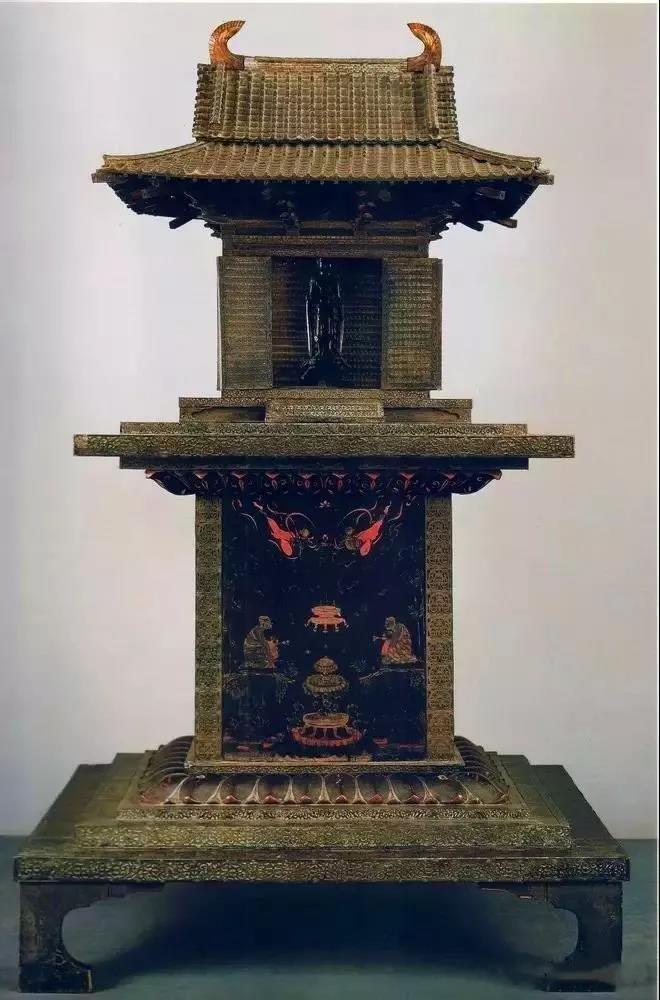 日本奈良法隆寺藏  原来,玉虫厨子的边框接口处皆施以金铜透雕的金属