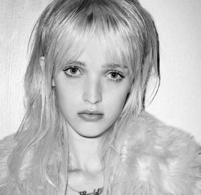 身患癫痫学业暂停,也不放弃模特事业_jesse