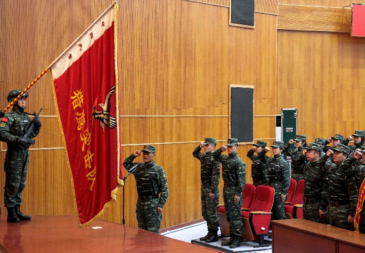 授旗5年武警猎鹰突击队锻造反恐利剑