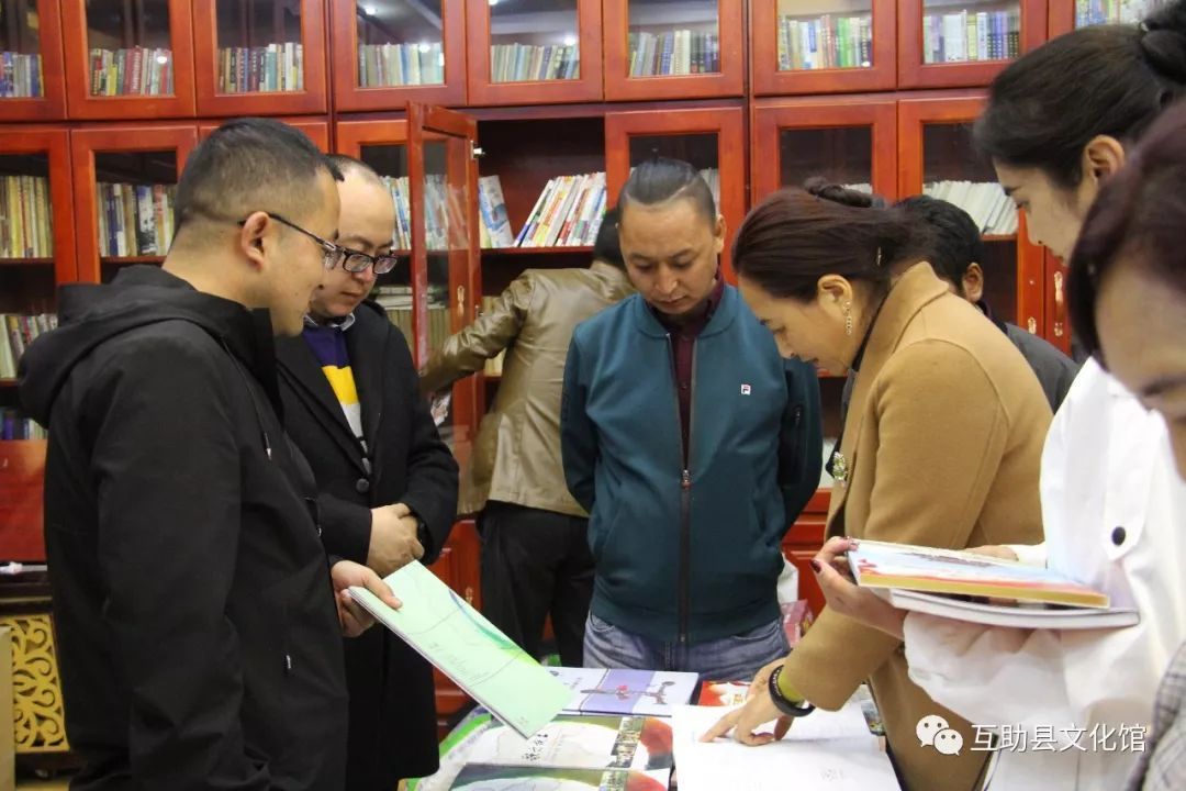 果洛州玛沁县副县长彭春华一行考察我县文化馆管理运营情况