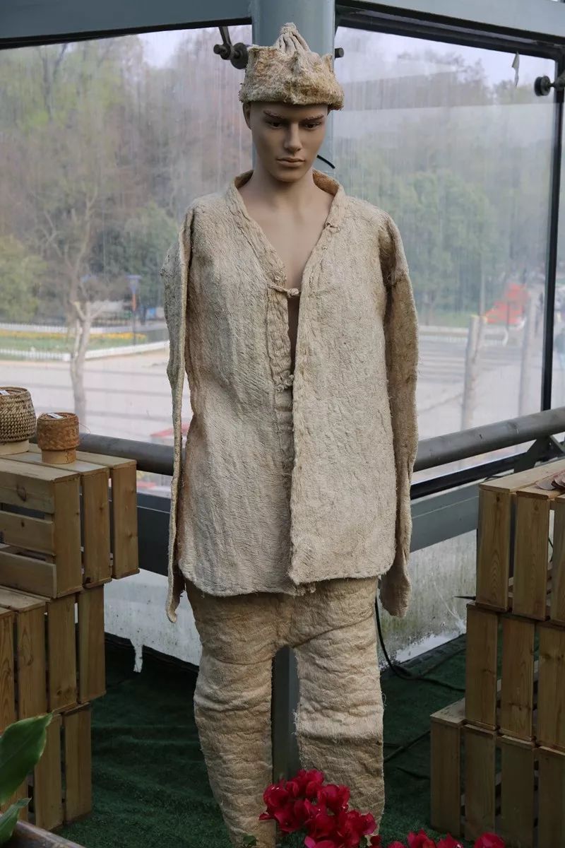 树皮衣,用世界上最毒的树——箭毒木的树皮制作而成竹子和棕榈制成的