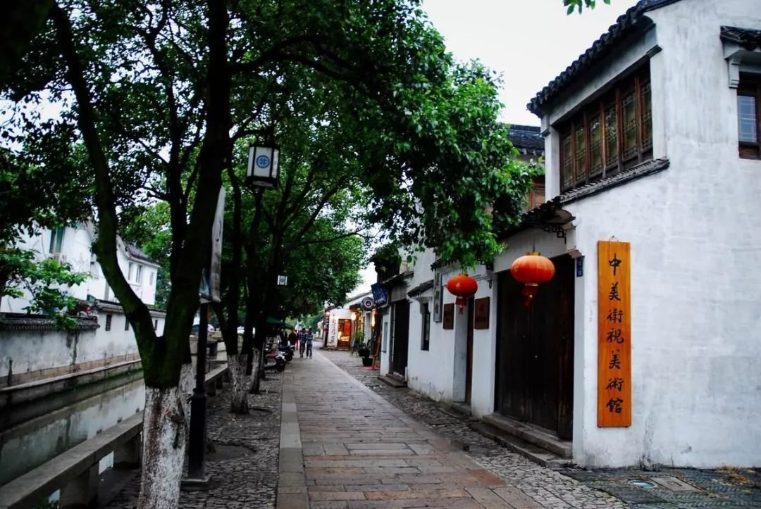 原著正因如此,北京城有了"颐和原著"在三大皇家园林的中心安放清朝康