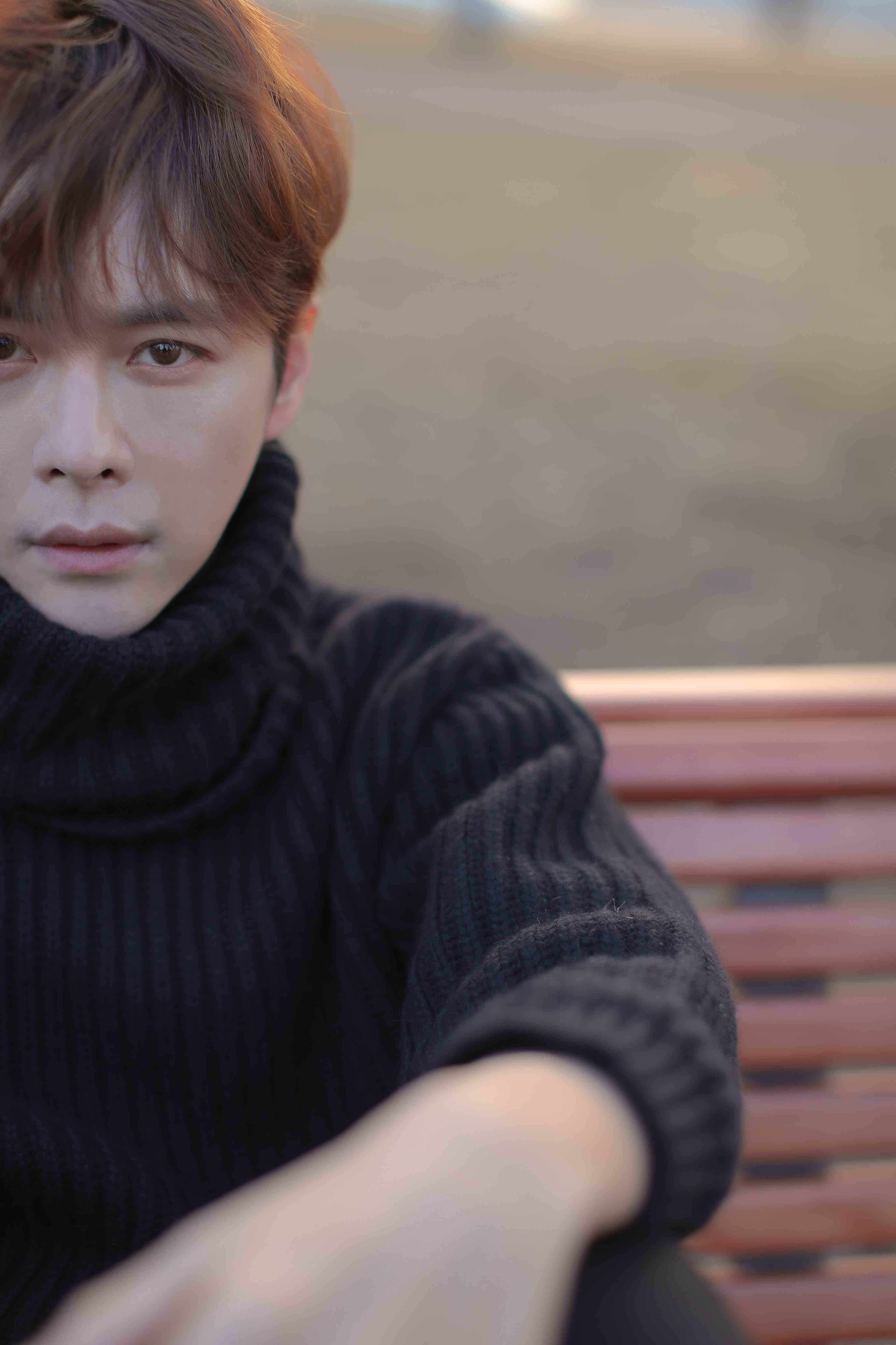 徐海乔芬兰写真曝光 简约大气质感十足