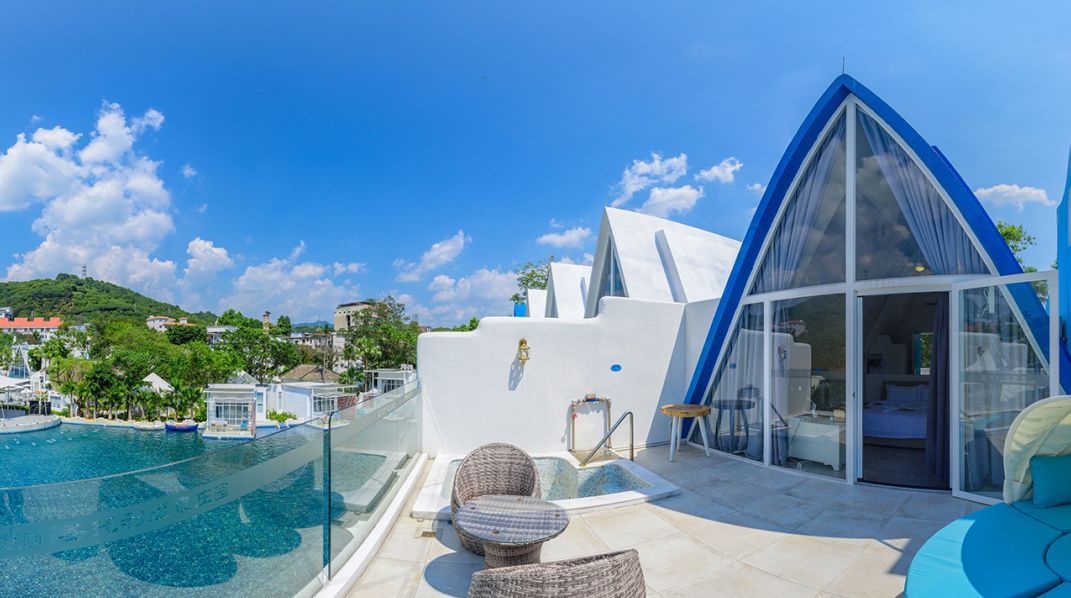 打卡网红地中海风情酒店599元抢圣托利温泉庄园2大1小套票豪华房私家