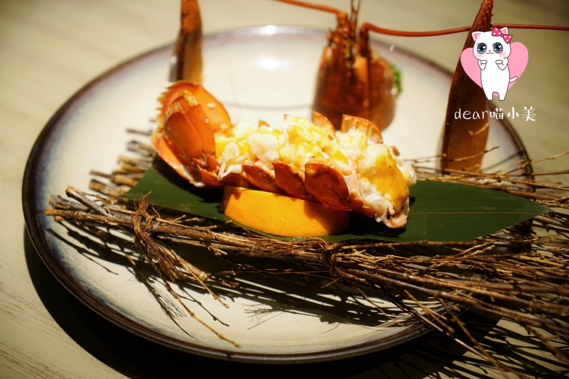 波斯顿龙虾综合火锅,汤底清口鲜美,刚捞出的生猛波龙,煮出的汤底鲜甜