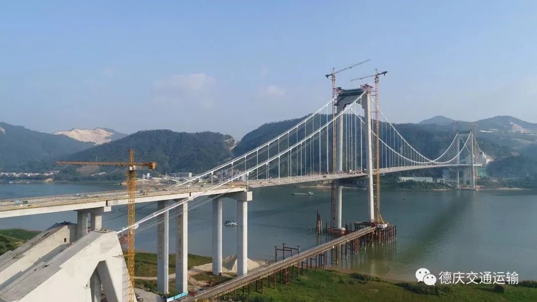 78 汕湛高速肇庆段控制性工程德庆西江特大桥完成合龙,为2019年建成