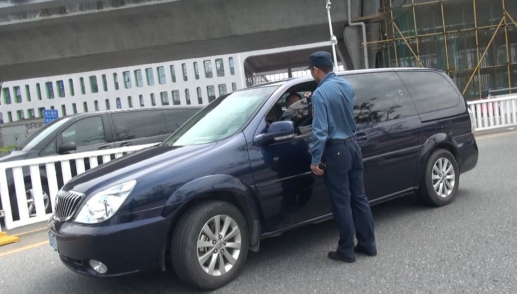 机场黑车司机上演惊魂一幕!