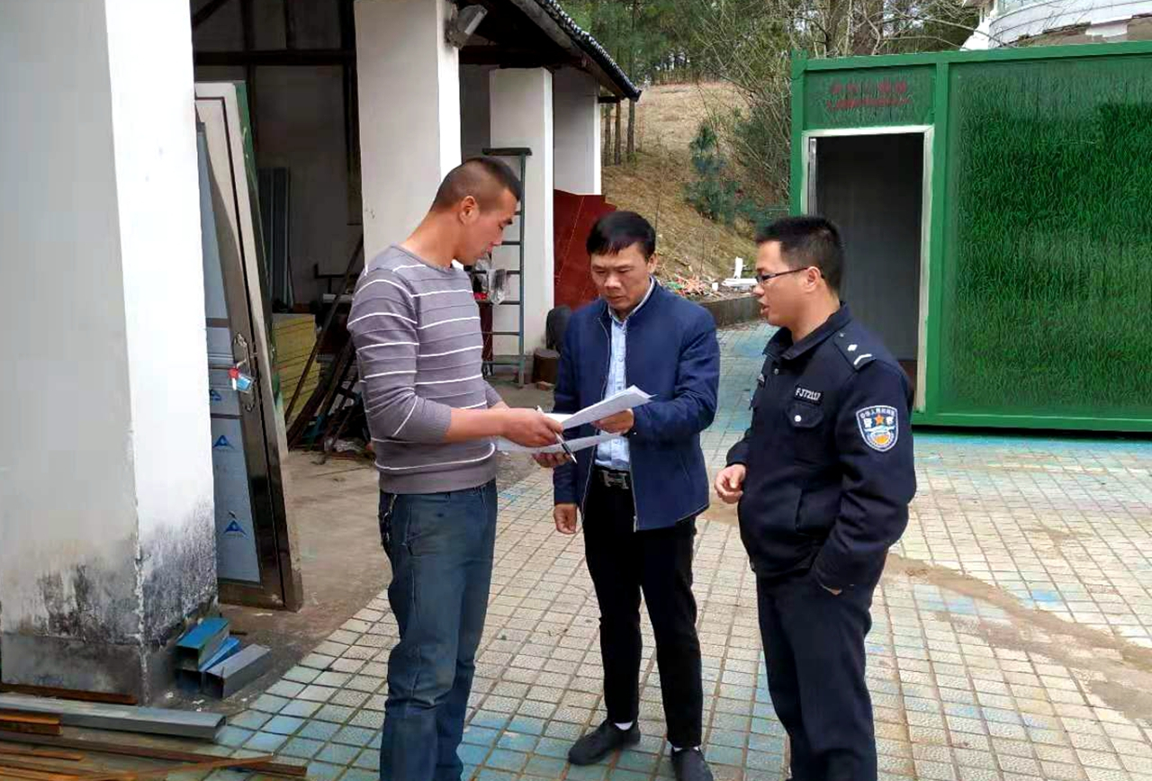 江西兴国:组织万名干部清查制毒窝点