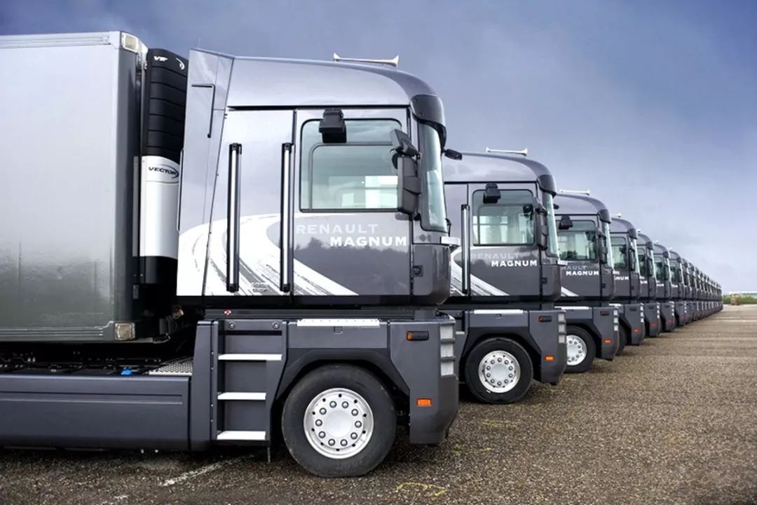 2013年雷诺宣布停产马格农重卡,全新重卡range t系列将会替代马格农