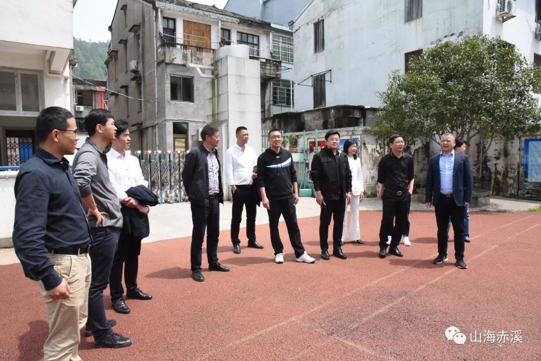 杭州苍南商会一行老板来赤溪结对!给赤溪小学这样承诺!_赤溪镇