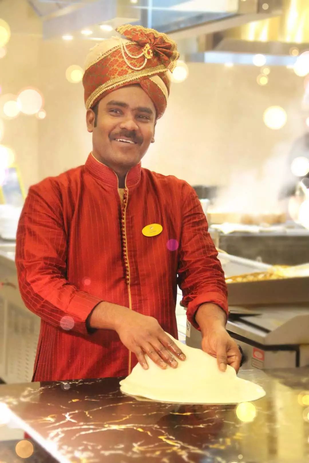 并拥有7年的制作印度飞饼的经验来自印度马德里sivalingam拥有20年