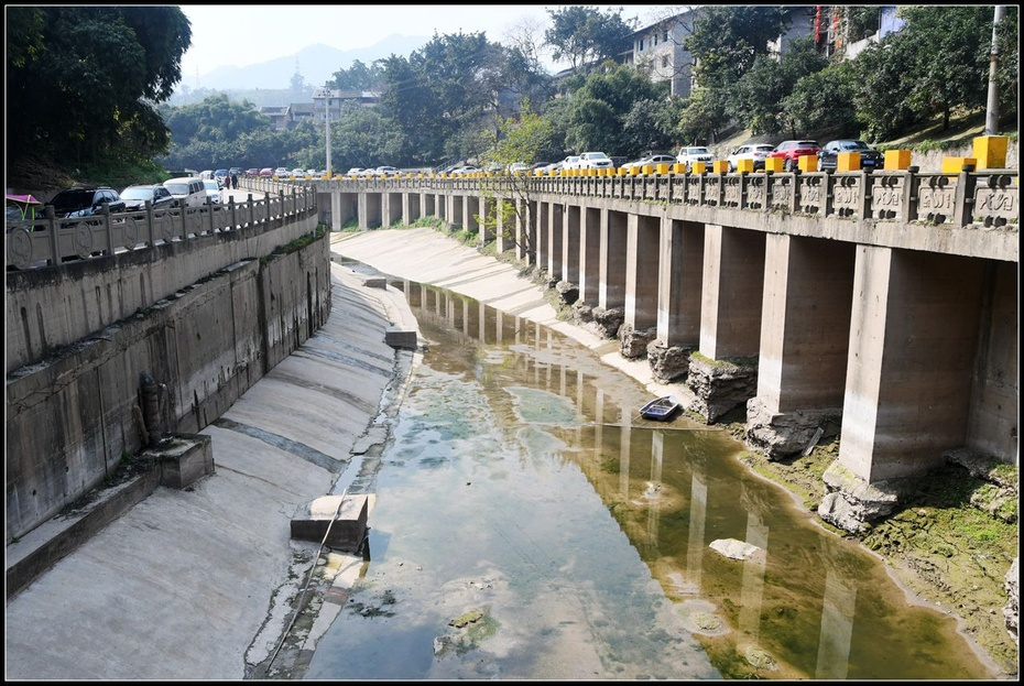 巴渝历史久轻轨穿楼奇重庆扫街集锦之磁器口下