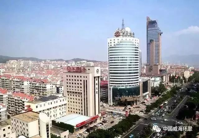 可就在两年前,中信大厦可没有现在"热闹".