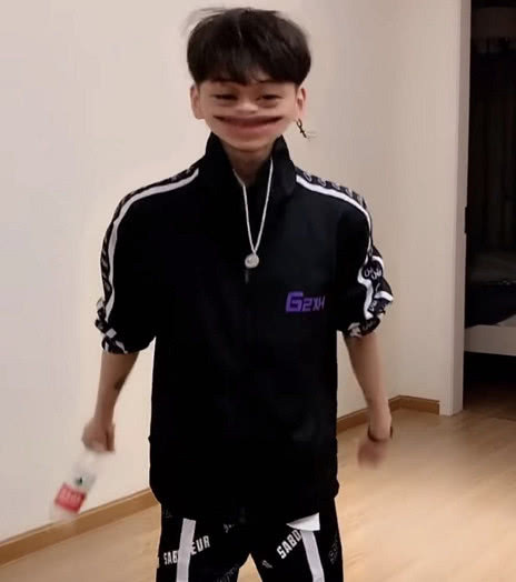 毛宸宸直播又被封号得知真实原因后网友官方都看不下去了