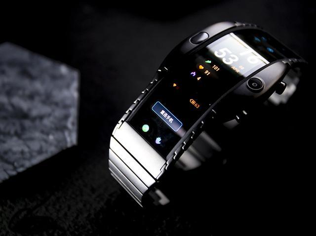 原创柔性屏腕机努比亚阿尔法正式开售,强大功能不输智能手机!