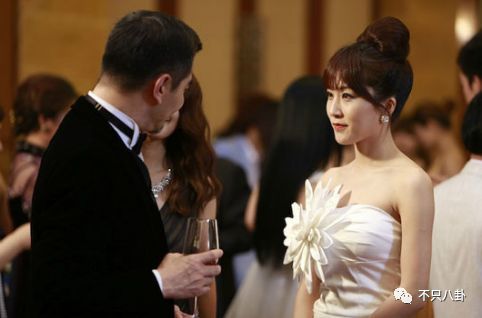 富豪老公出轨"代孕妈妈"并抢走双胞胎儿子!她这是被骗婚了吧.