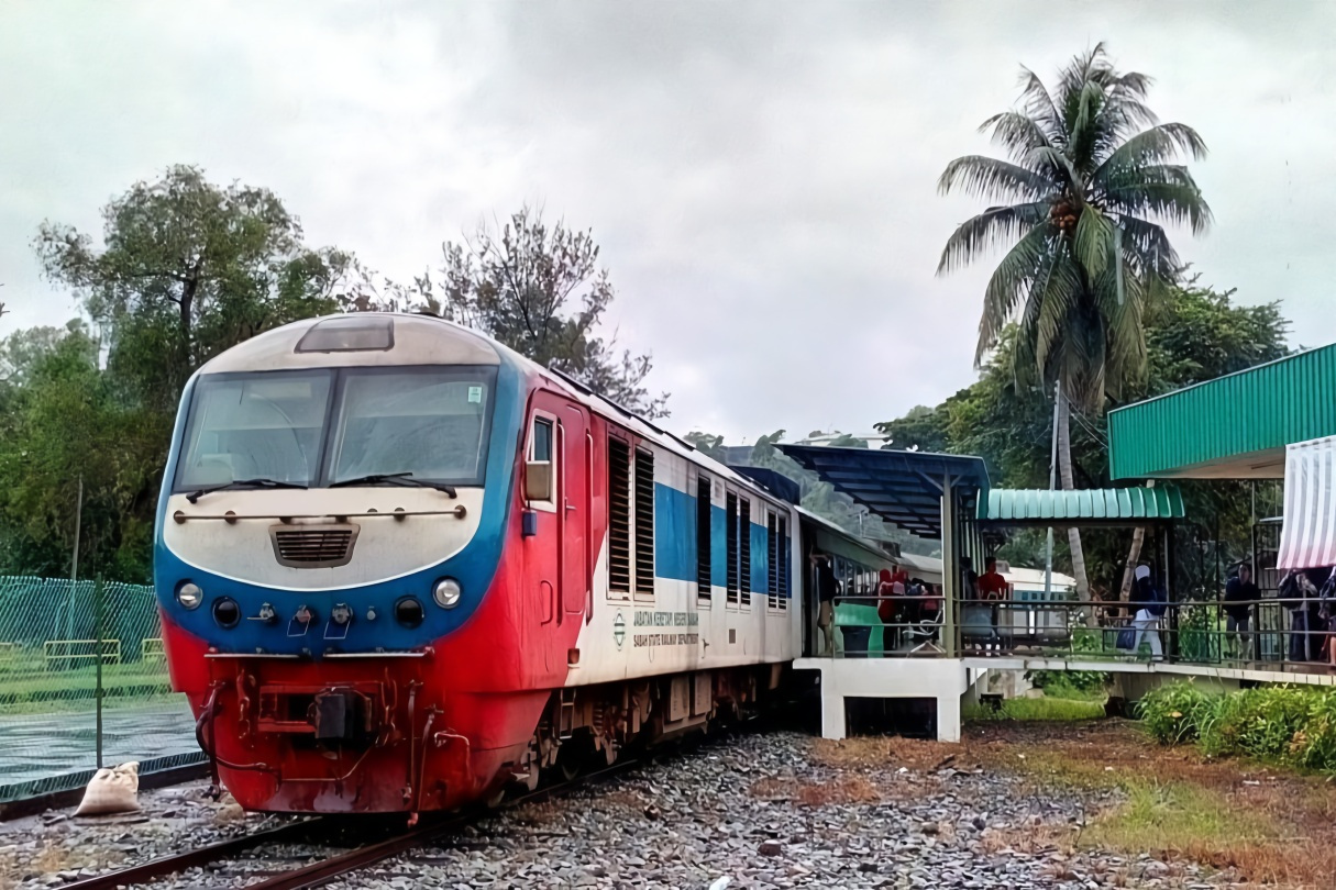 越南火车看起来那么破烂但游客却给好评和中国高铁有一比