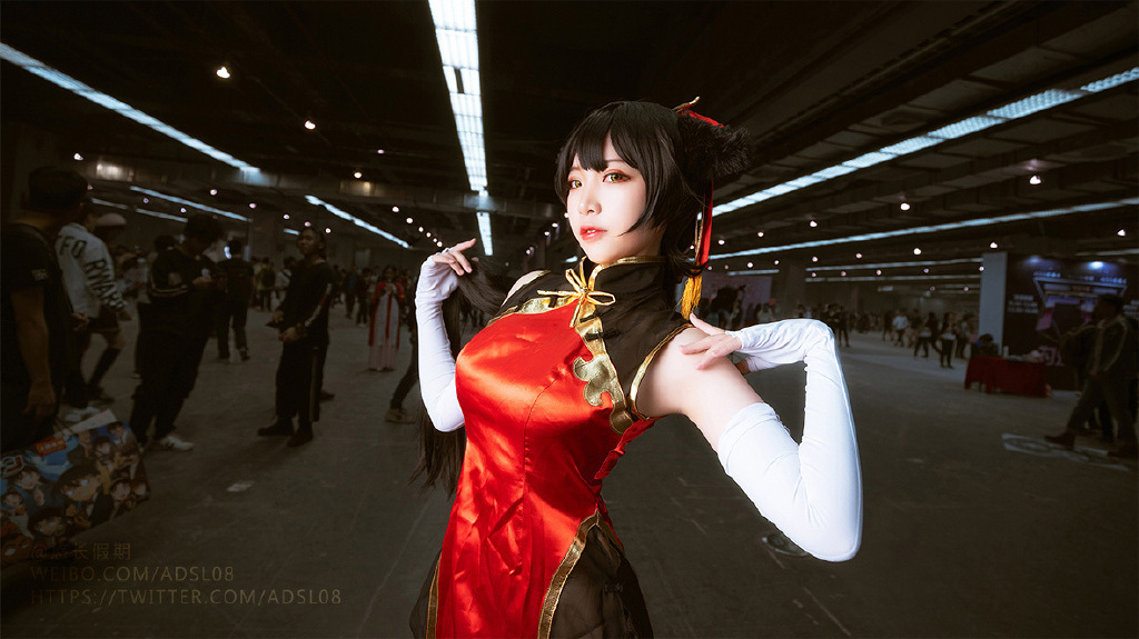 cos碧蓝航线漫展上的旗袍高雄獒