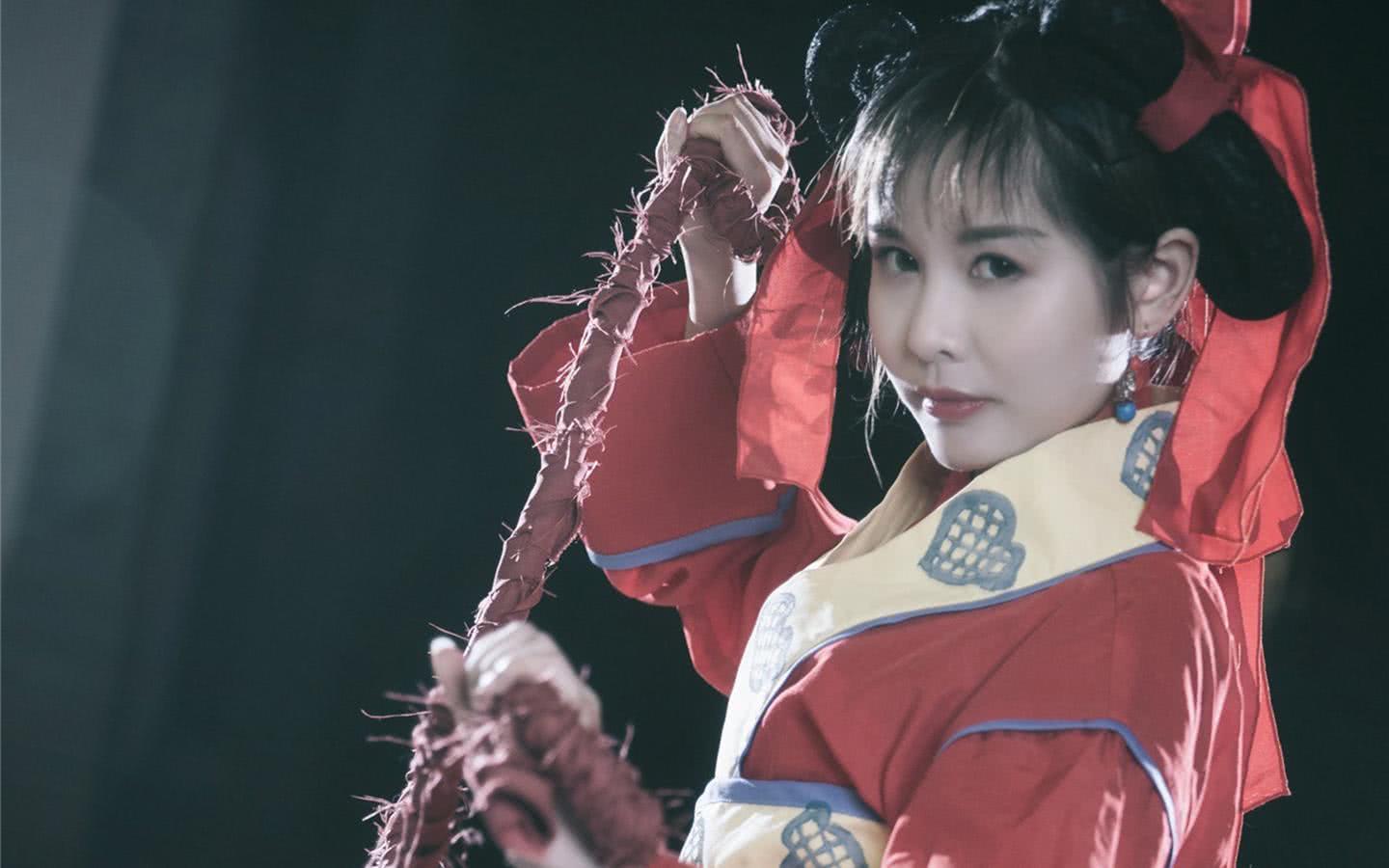 也许就是峨眉派的周芷若了,她是一个非常复杂的人物,想当年在汉水之舟