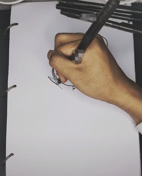 美术生眼中的薇恩这么虎看到薇恩的脸网友还画出了体重