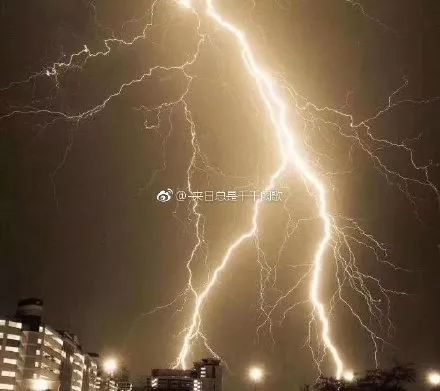 昨晚閃電打雷大暴雨突襲漢中附視頻