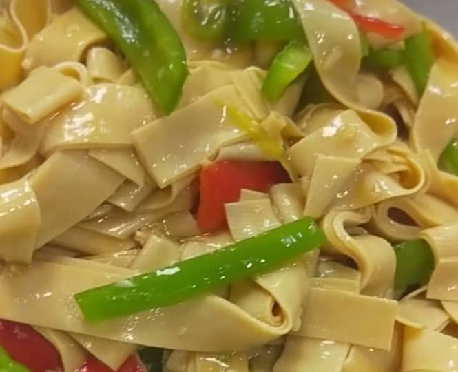有营养的尖椒干豆腐,平时可要多吃,口感微辣又香