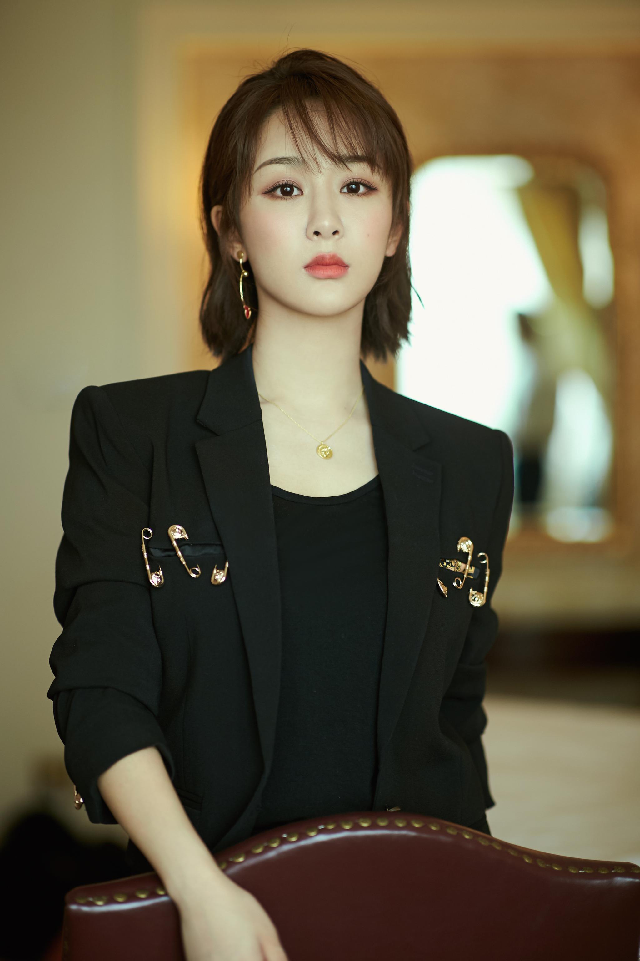 杨紫行程安排会参加奔跑吧嘉宾粉丝们希望他能够一起参加