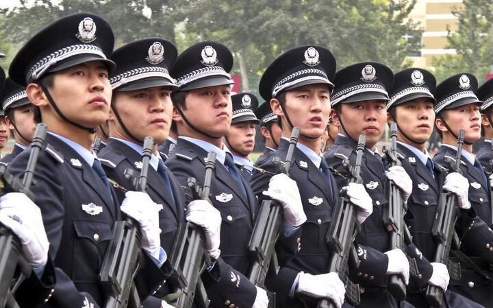 中国的警察队伍采用药物注射死刑为何同时保留了枪毙