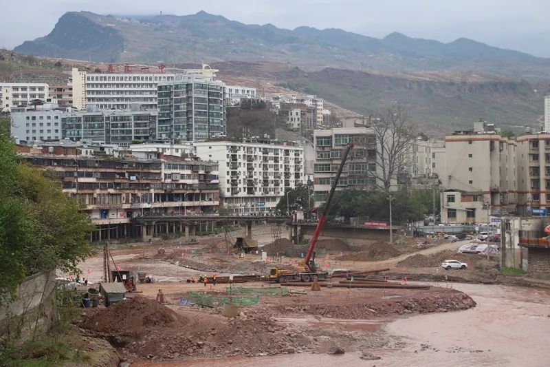 彝良縣城正在修建一座環形橋