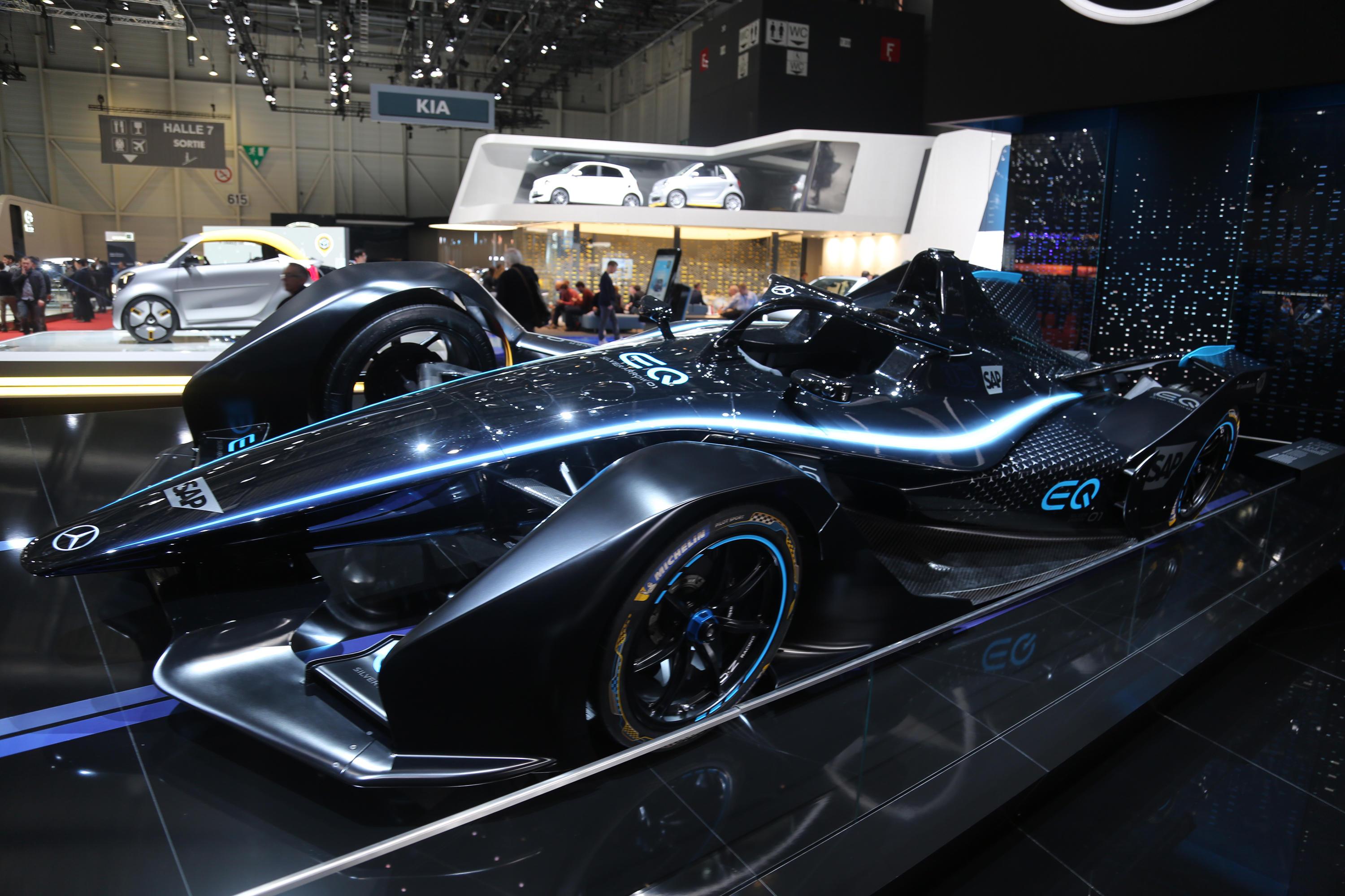奔驰eq silver arrow 01纯电动赛车,日内瓦车展实拍!
