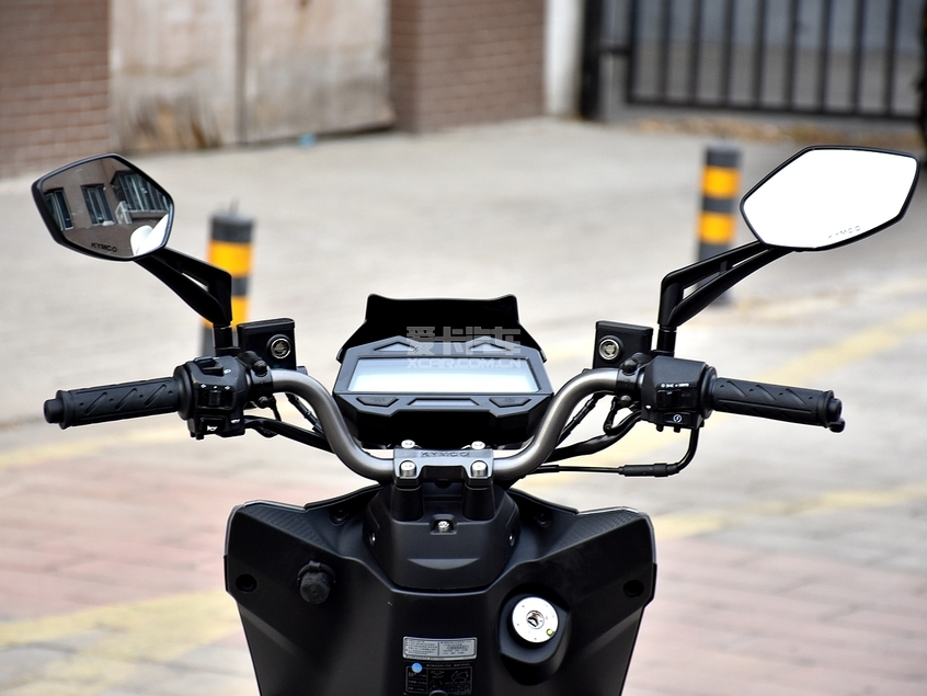 裸把与战斧发动机的完美组合光阳动丽g150实拍