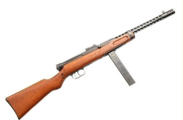 m1938a冲锋枪:这把枪是意大利军队发明出来的,采用了独特的双扳机