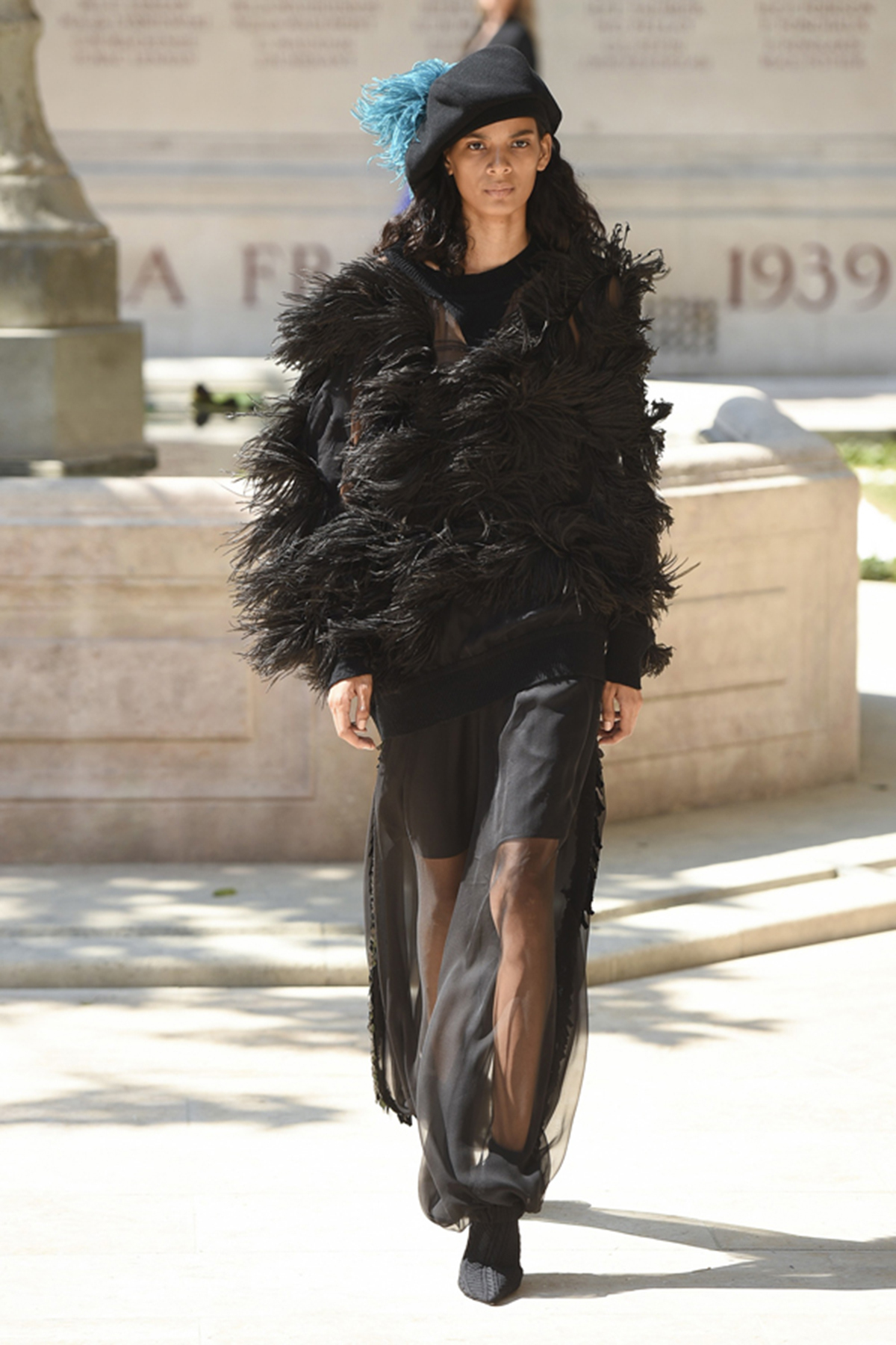 soniarykiel高定系列潇洒西装亦是对个性的女性力量的完美表达