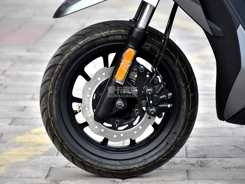 裸把与战斧发动机的完美组合光阳动丽g150实拍