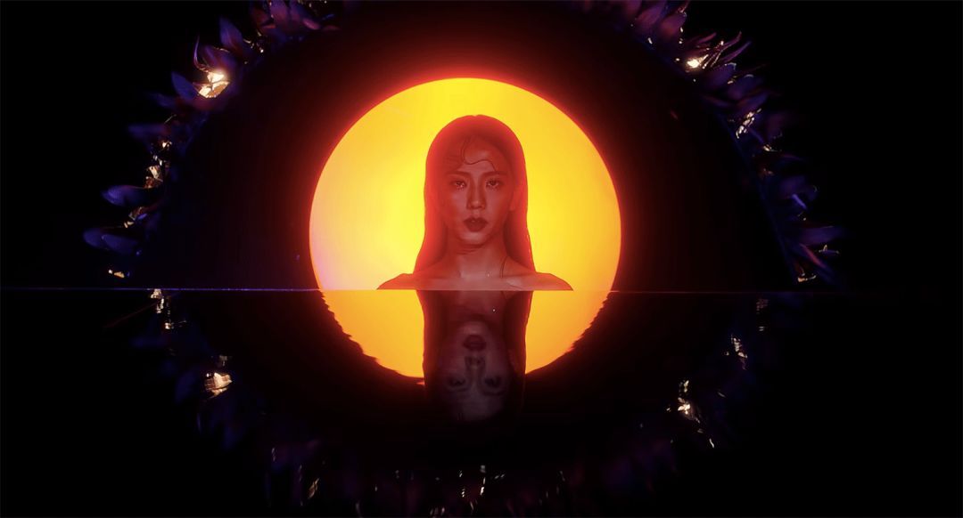 美精灵其实是个狠角色她手里冒着小火苗的箭跟丘比特那支可不一样因为