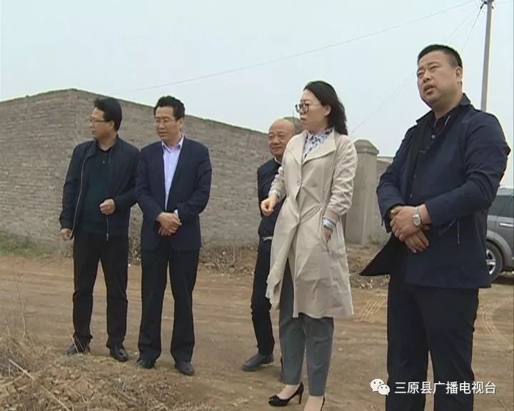 项目和马额中心邓家村养殖小区项目进行调研,副县长周雪艳陪同调研