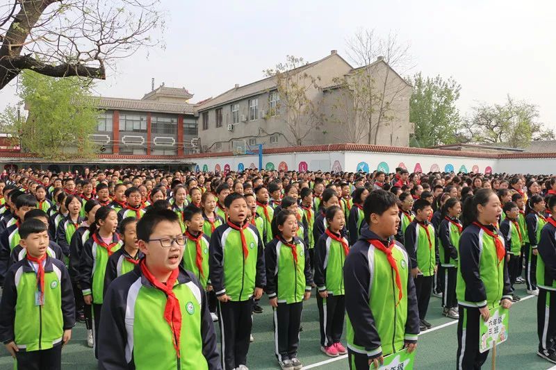 校园新闻莲池区县学街小学升旗仪式美出特色